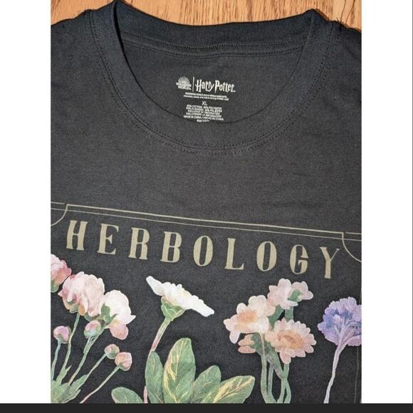 Harry Potter Herbology Hogwarts School of Witchcraft and Wizardry T-Shirt Sz XL - Picture 3 of 4